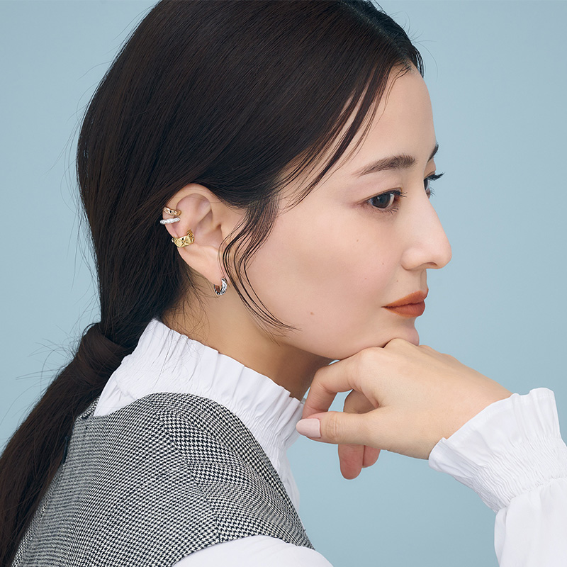 ジュエリー最前線】簡単に洒落る「片耳盛り」ブーム到来！重ね方の正解