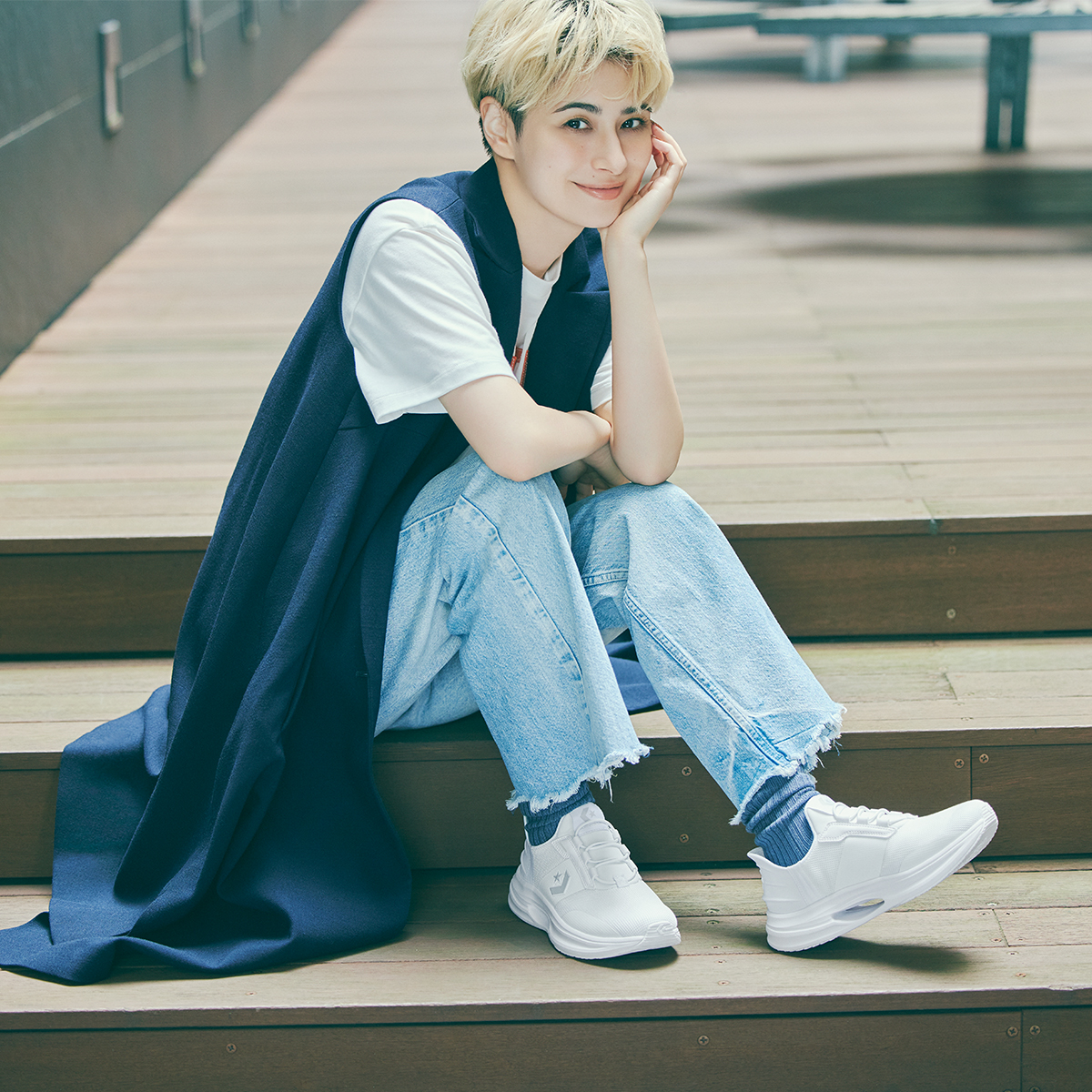 VERYスタッフが推薦【目元用の美顔器2選】クマやむくみを“なかった