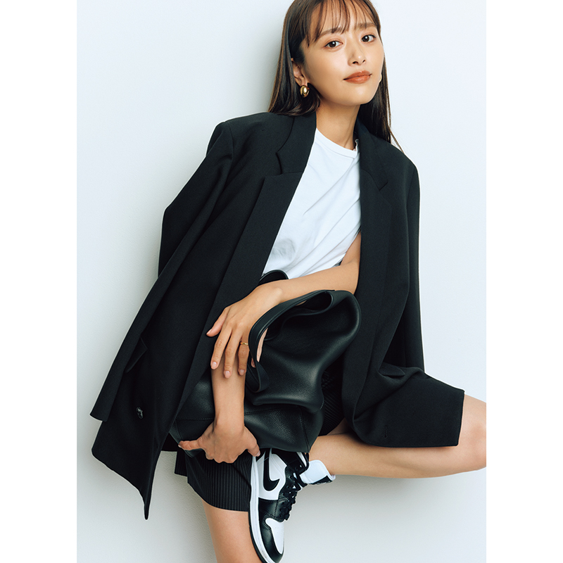 近藤千尋さん「秋はジャケット＆母ネイビーを更新！」“ブランドMIX”な