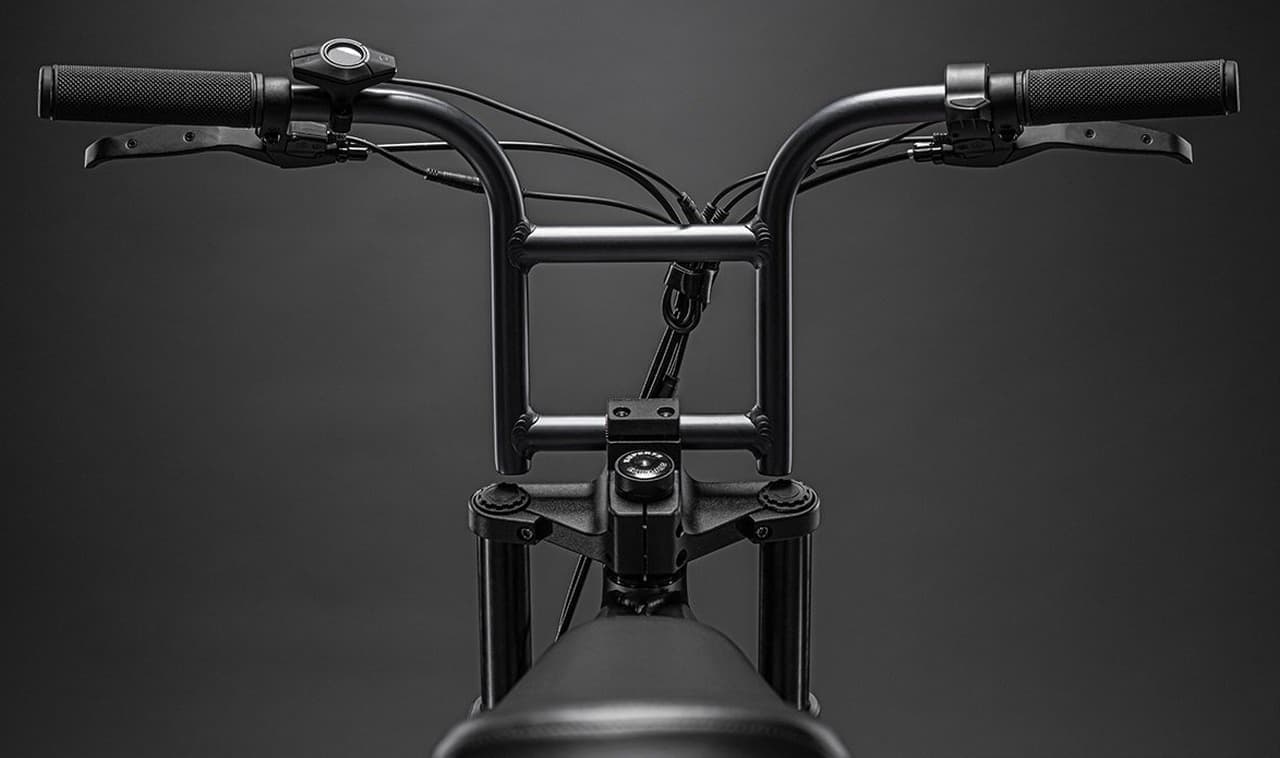 1970年代からやってきた電動バイク「Super 73」にシンプルなデザインで