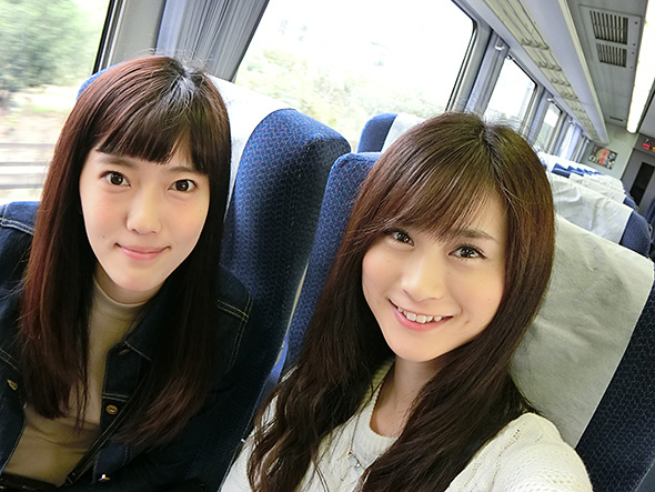 自撮りが楽しいカシオ「EX-ZR3000」を美女2人に使ってもらったら（1/4