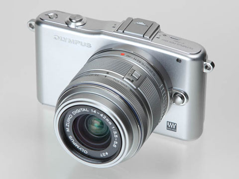 小さくて軽くて、高コストパフォーマンスのPEN入門機――オリンパス「E