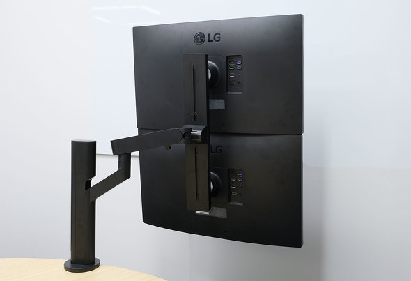 合体！ 変身！ 27型ディスプレイを2台並べて使えるLGの「27QP88D-B2