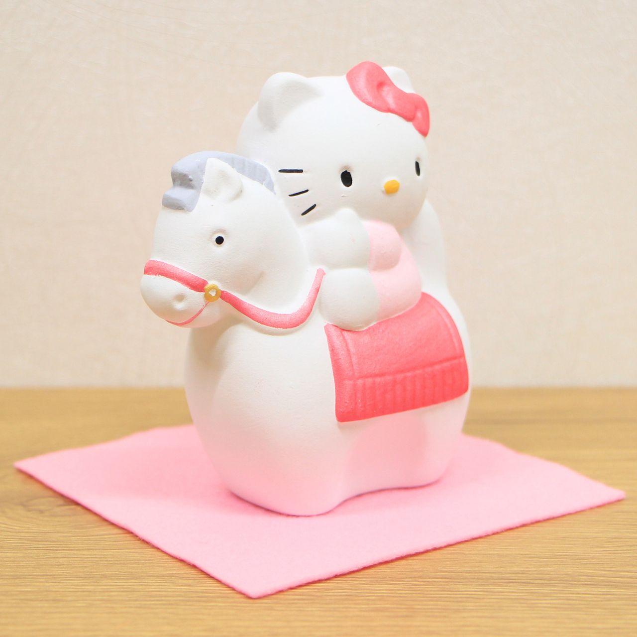 ハローキティ 干支人形（午） はろうきてぃ えと うま 2026干支「馬