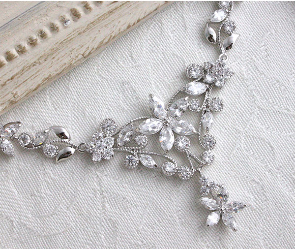 楽天市場】キュービックジルコニアゴージャスフラワーチョーカー