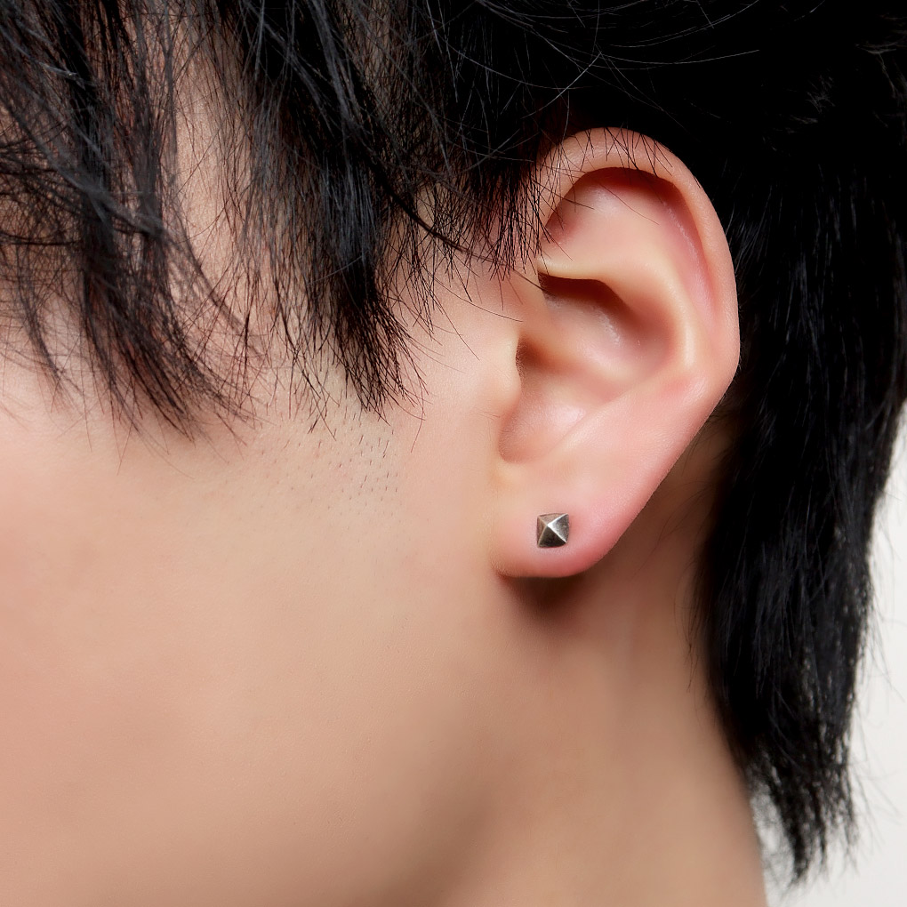 THEFT セフト シンプル ピラミッド スタッズ ピアス 1P 片耳用