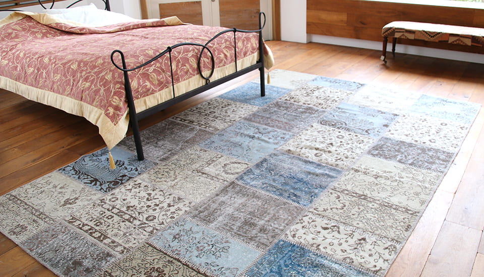 グレーのオーバーダイヴィンテージラグ　縁アリフラワー　No.683 グレーのオーバーダイヴィンテージラグ 縁アリフラワー No.683 グレー