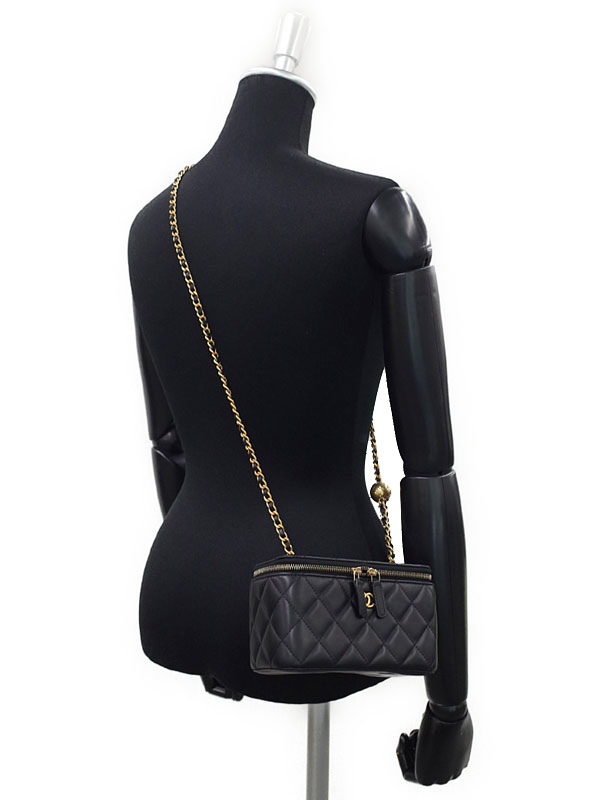 CHANEL】シャネル『マトラッセ ミラー付き ヴァニティバッグ』AP2303