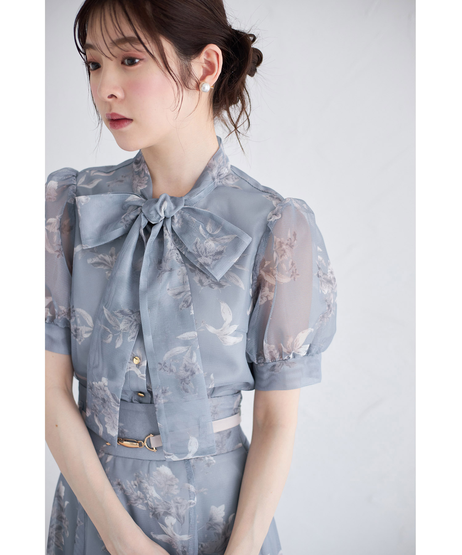 ボウタイリボンフラワープリントメッシュブラウス