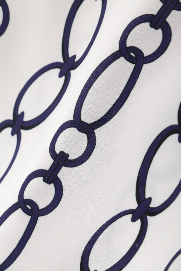 PINKY&DIANNE - チェーンプリントボウタイブラウス（ネイビー