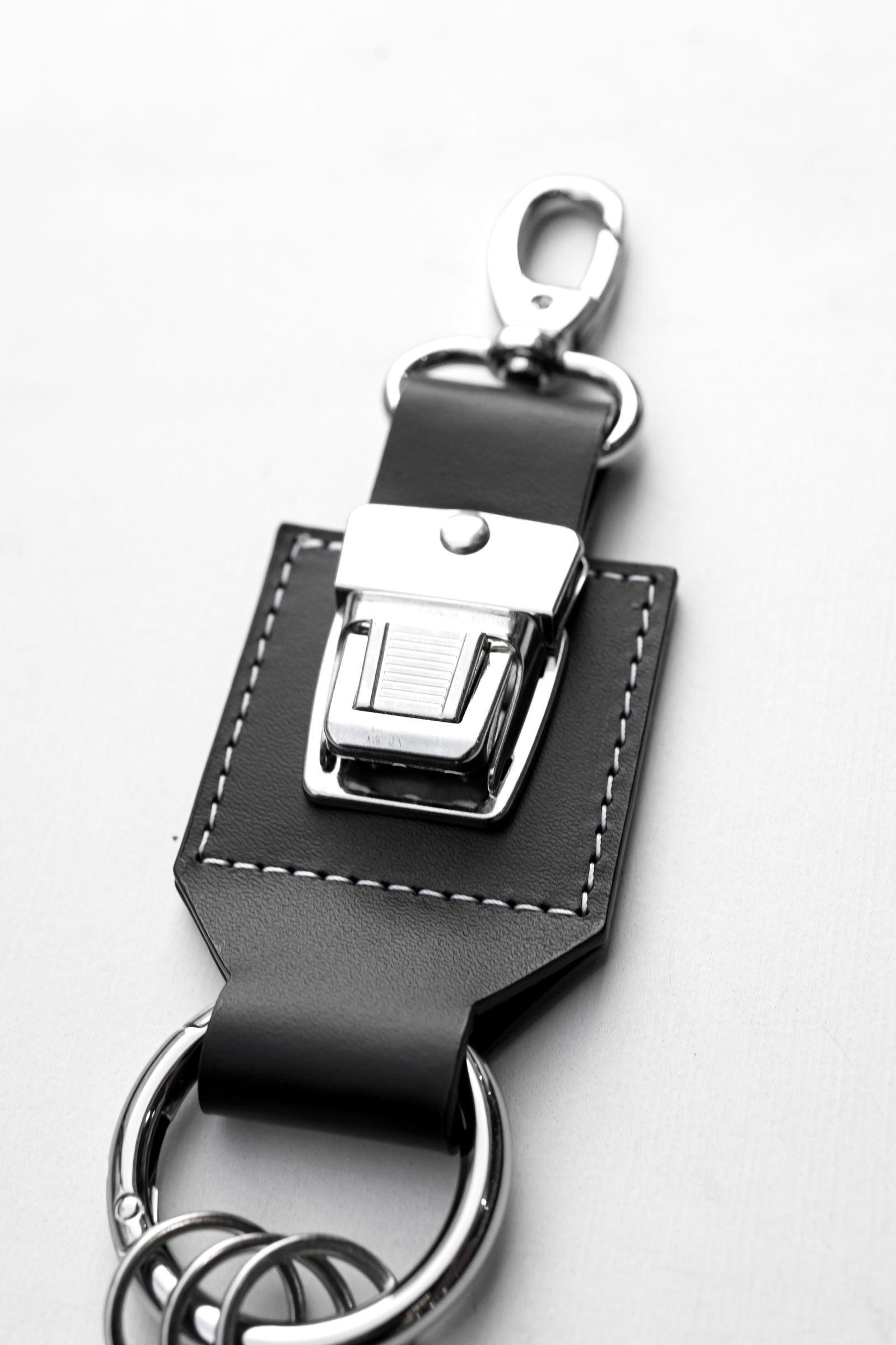 HIDAKA - SLIDE LOCK KEY RING / Black | Retikle Online Store