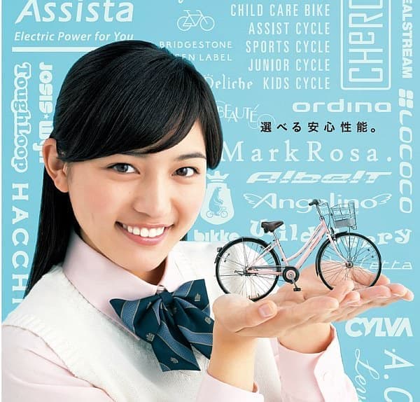 イメージキャラクターは川口春奈さん ― ブリヂストンサイクルの通学用