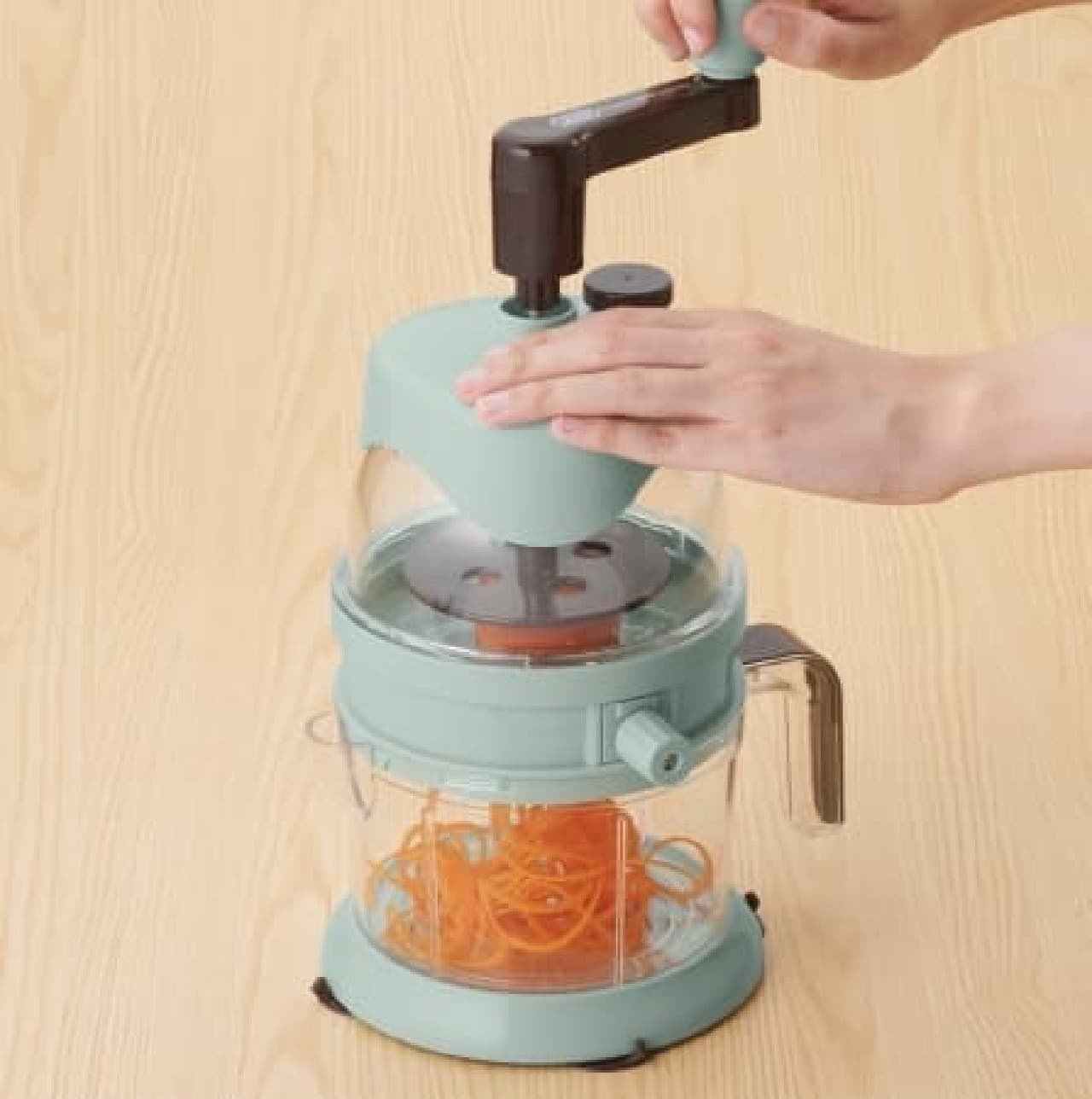 Toffy 3WAYベジタブルクイックスライサー発売--みじん切りやメレンゲも