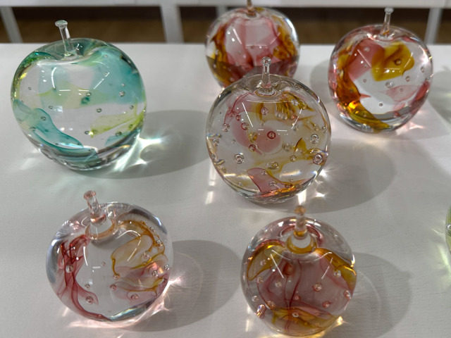 あづみ野ガラス工房 工房作品】 りんごの結晶（大）