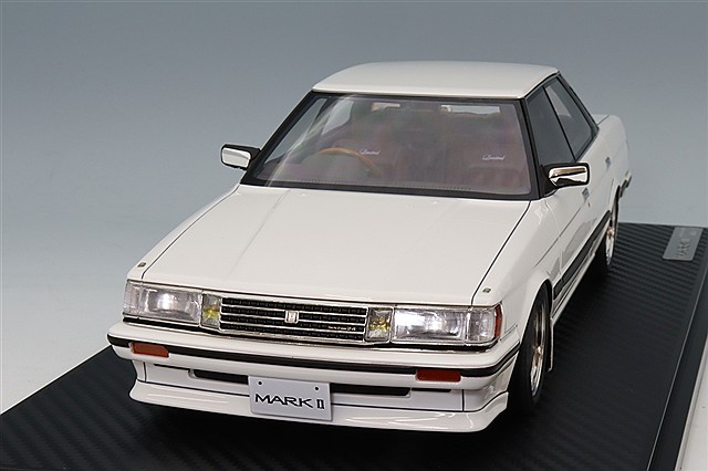 イグニッションモデル 1/18 トヨタ クラウン 3.0 ロイヤルサルーンG