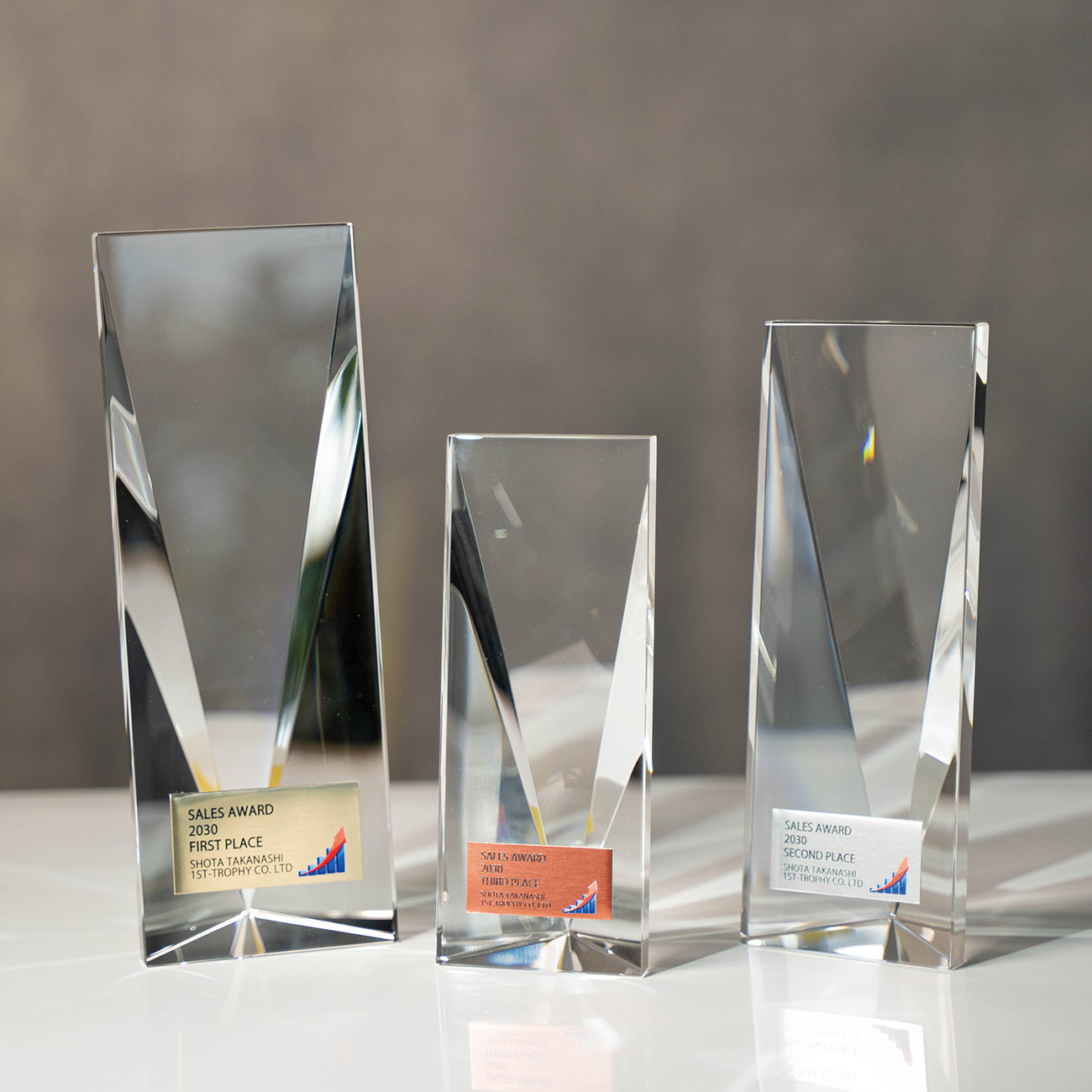 クリスタルトロフィー AWARDロゴ+プレート《XC-PL-0143_Cサイズ》(高さ