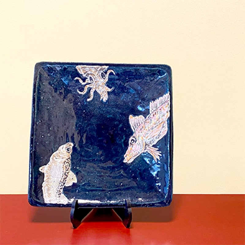 青釉魚絵角皿 | 作家作品の発表・販売の場《VIVU LERTE》