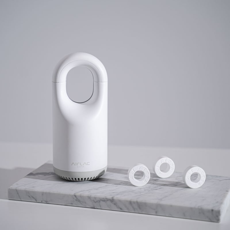 クローゼット内の空気環境を劇的に快適化する｜衣類ケアデバイス