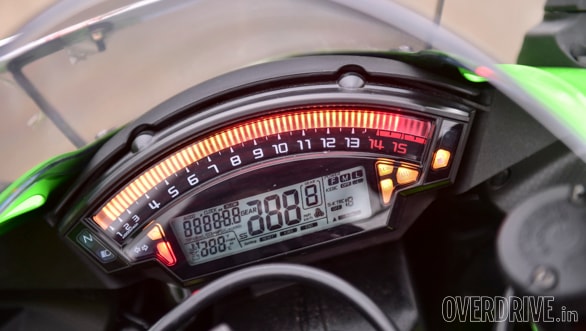 Comparo: Kawasaki Ninja ZX-10R vs MV Agusta F4 R - Overdrive