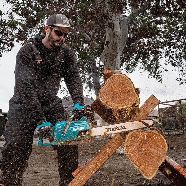 Makita XGT 18 in. 40V max Brushless Electric Battery Chainsaw