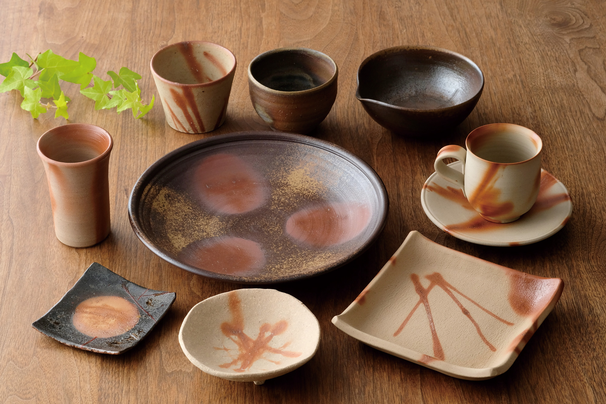 備前焼図鑑 - 伊部本｜1000年の歴史と出会う、焼き物の街を巡る物語