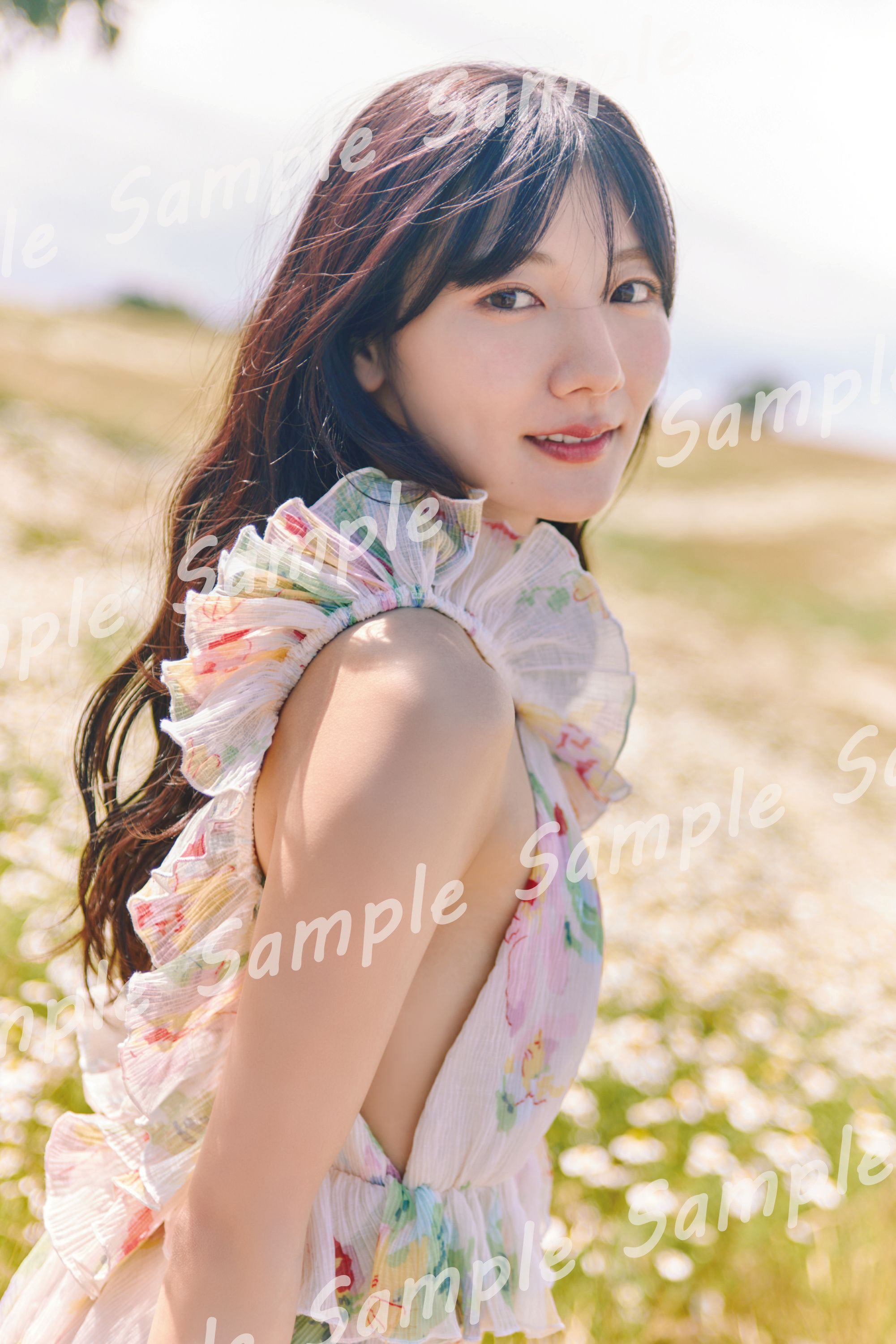 日向坂46河田陽菜、ボルドーランジェリーでリラックス 2nd写真集特典