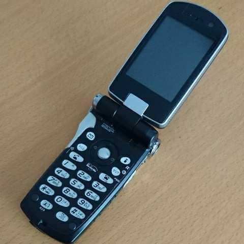 激レア】ドコモ P900iV クラウドブラック FF7 アドベントチルドレン