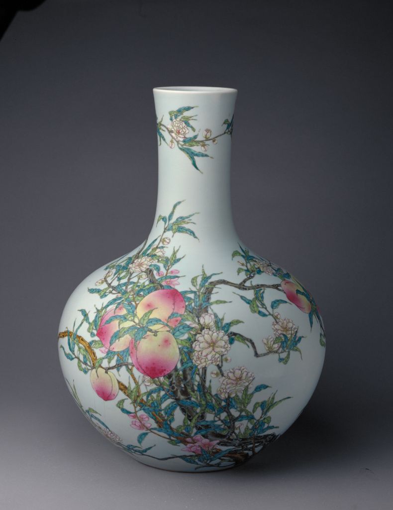 粉彩九桃瓶- 故宫博物院