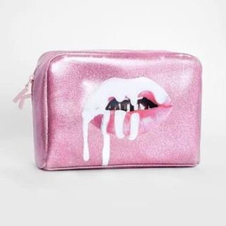 Kylie Cosmetics（ポーチ）のフリマアイテム一覧