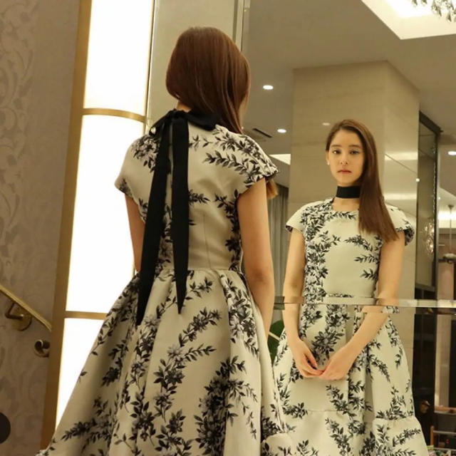 FENDI - FENDI フェンディ 今期幻！新木優子着 フラワーフレアドレスの