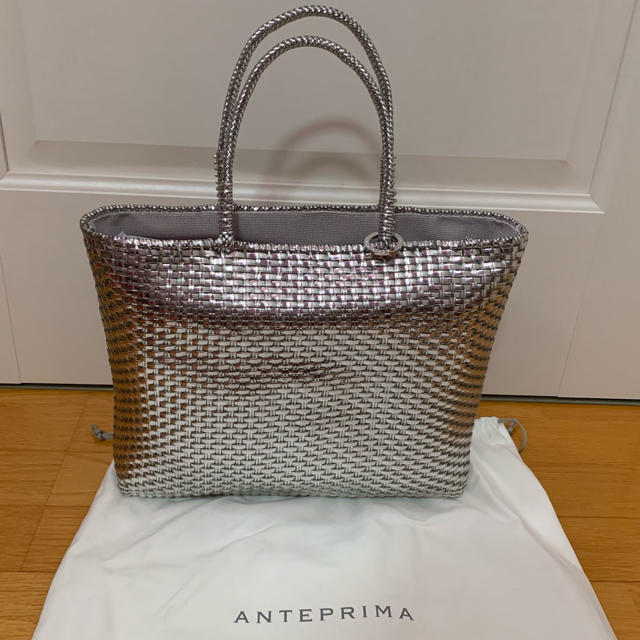 ANTEPRIMA - アンテプリマ☆イントレッチオ☆シルバー☆ファスナー開閉