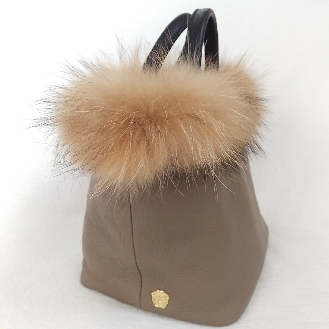 VIOLAd'ORO - VIOLAd'ORO ファー付きバッグ（グレージュ）の通販 by