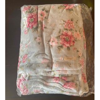 LAURA ASHLEY（毛布）のフリマアイテム一覧