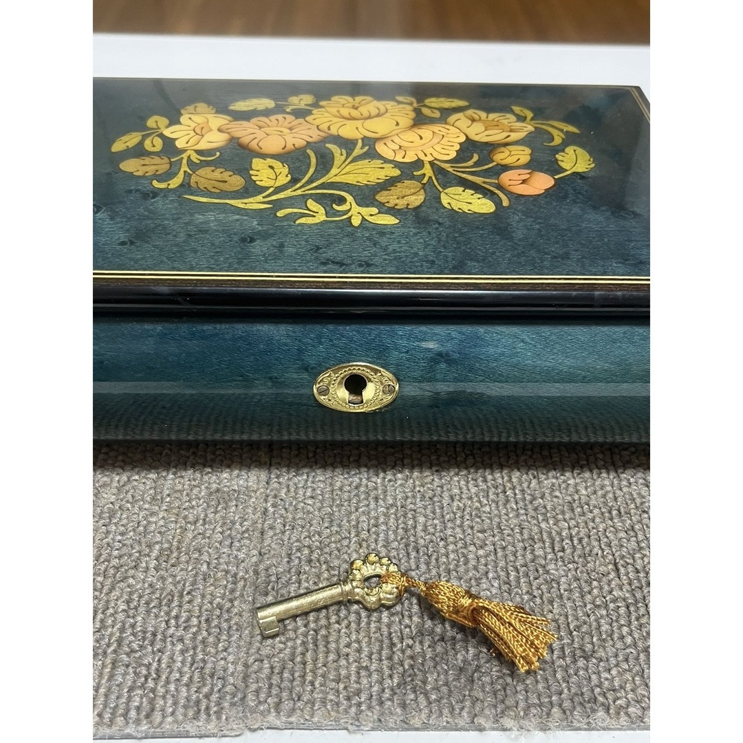 新品】ROMANCE オルゴール 高級 象嵌装飾 ジュエリーボックス 鍵付きの