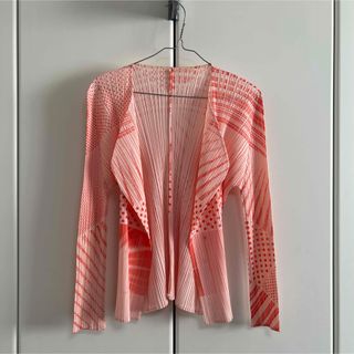 PLEATS PLEASE ISSEY MIYAKE（カーディガン）のフリマアイテム一覧