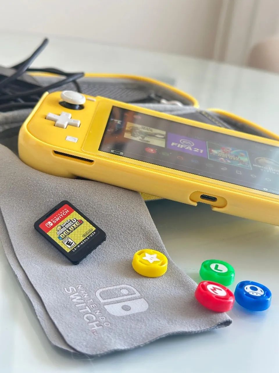 Nintendo Switch Lite Yellow - Amarelo - Consoles de Vídeo Game