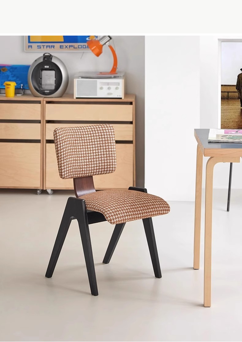 千鳥格子柄ダイニングチェア | ヴィンテージ感漂うおしゃれな座り心地
