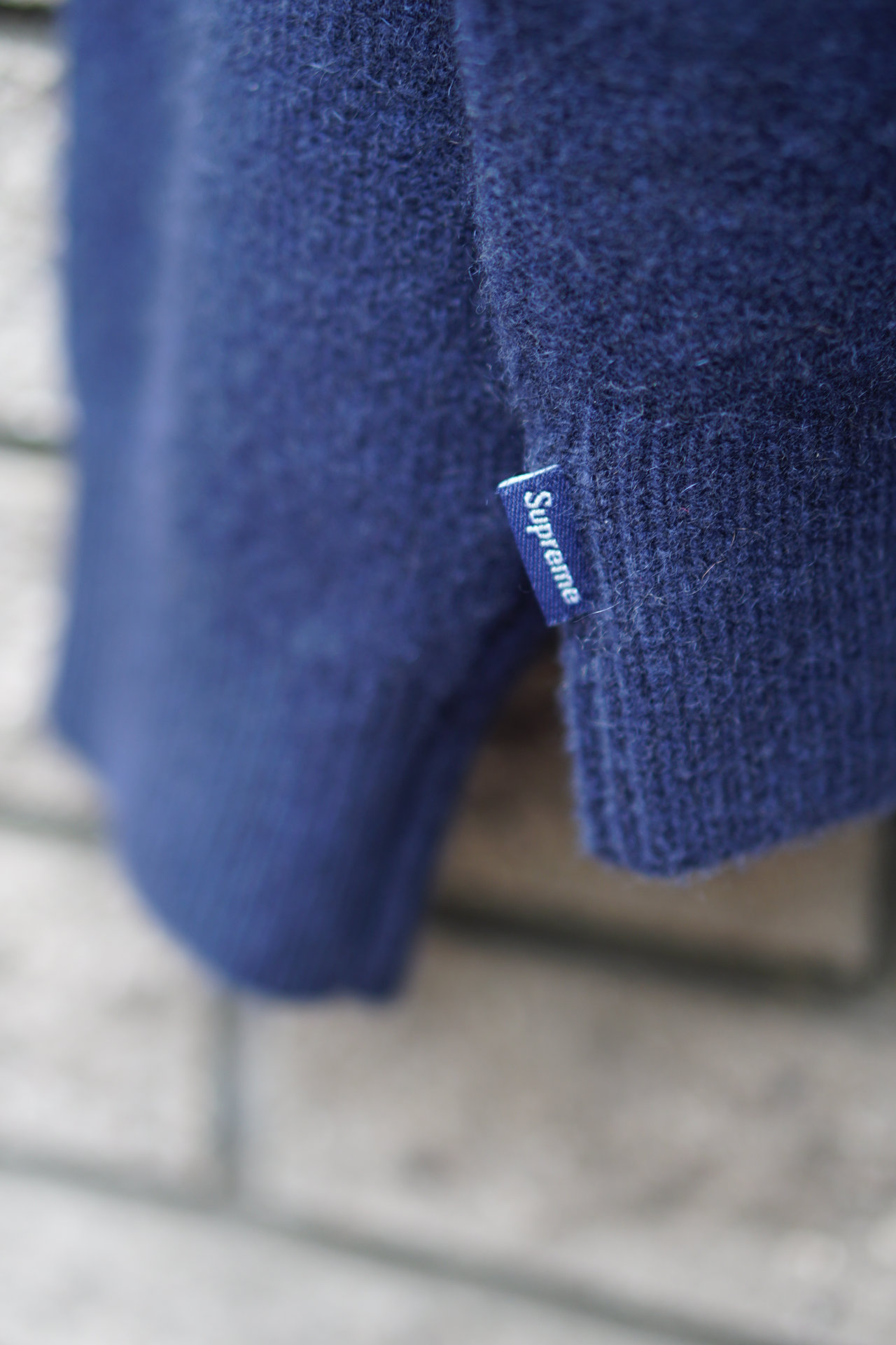 おしゃれな大人が「買ってよかった」シュプリームのカシミヤセーター