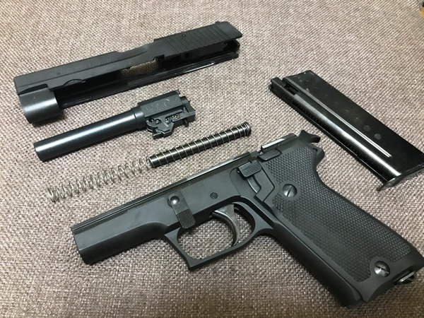 Top Gun:タナカ SIGSauer P220 陸上自衛隊仕様 HW Ver2 （9mm拳銃）