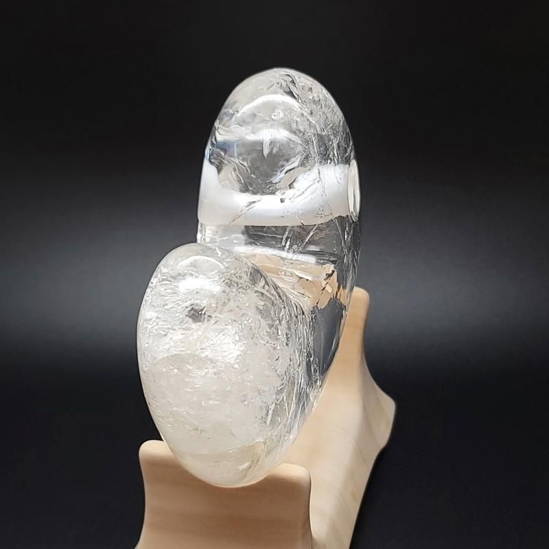 水晶 勾玉(特大) 木製台 】| めのうの店川島【公式通販】創業明治10年