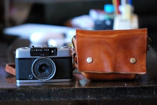コンパクトカメラケース（ブラウン） - ROBERU