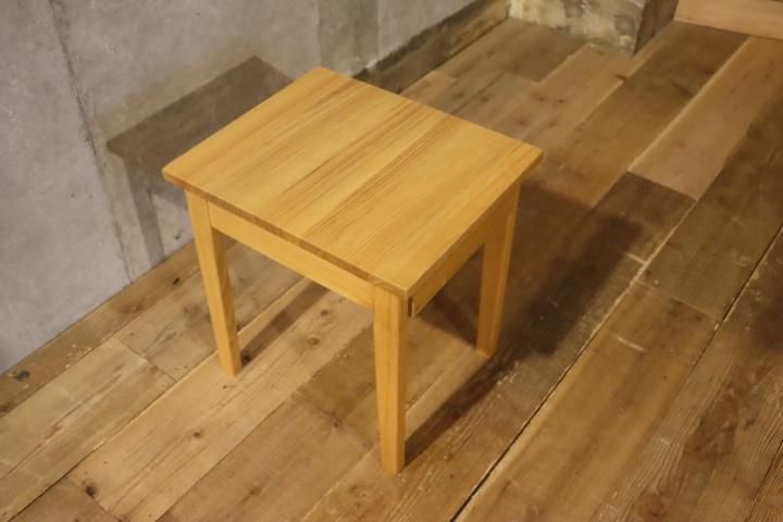 無印良品(MUJI)の人気のタモ材 サイドテーブルです！無垢ならではの