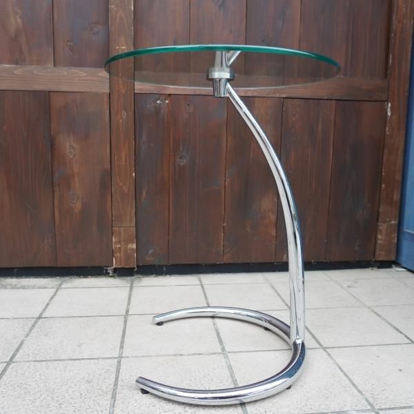 IDC OTSUKA(大塚家具)で取り扱いされていたガラス サイドテーブルです