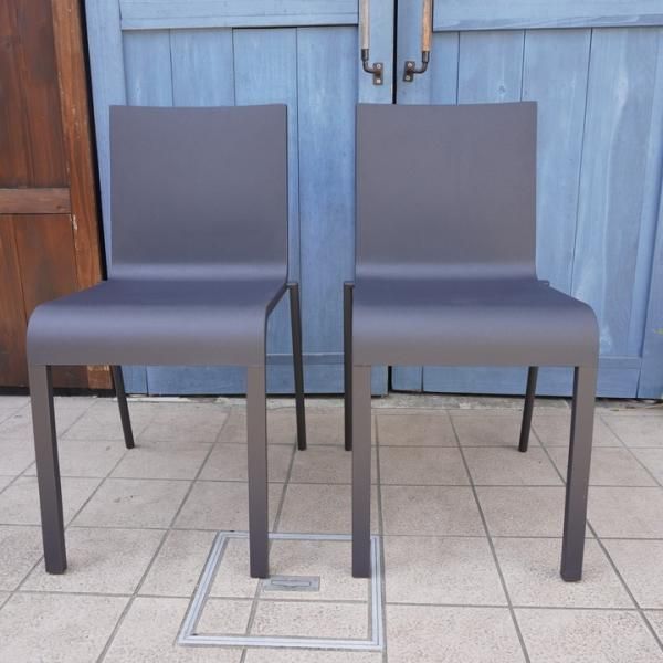 Vitra(ヴィトラ)社の.03(ゼロスリー) 2脚セットです。スタッキングも