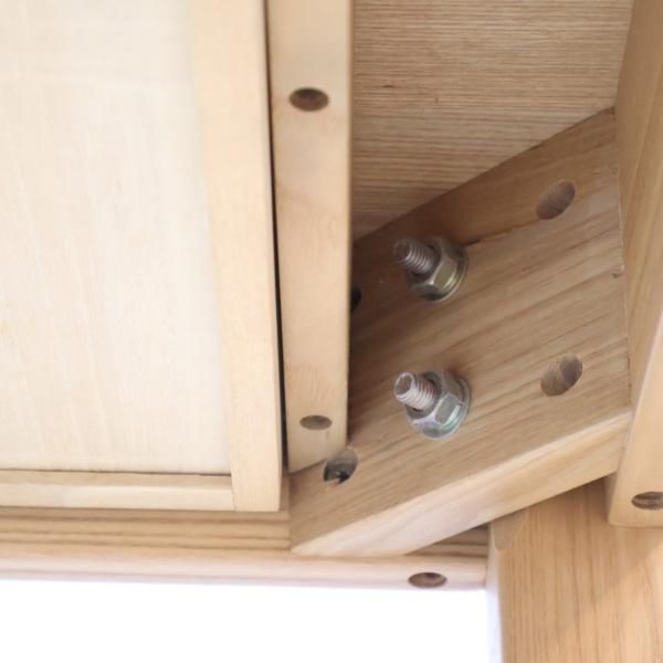 稀少なタモ材を使用した無印良品(MUJI)のパーソナルデスク。シンプルで