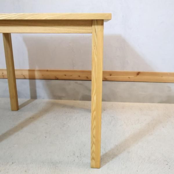 無印良品の稀少なタモ材を使用したダイニングテーブルです♪80×80cmの