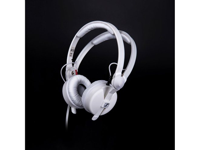 ゼンハイザー、オンイヤーDJヘッドホン「HD 25」に数量限定ホワイト