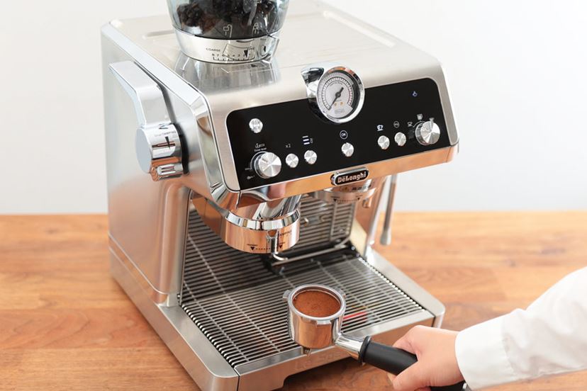 玄人も素人も楽しめる！ “全自動じゃない”デロンギのグラインダー付き