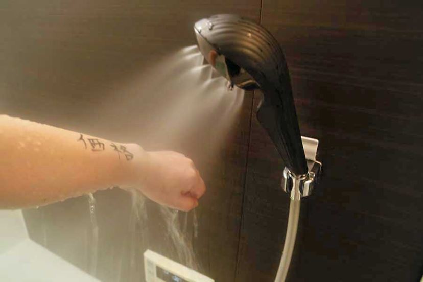 男の汗と脂対策にも！ 話題の高級シャワーヘッド「ReFa FINE BUBBLE U