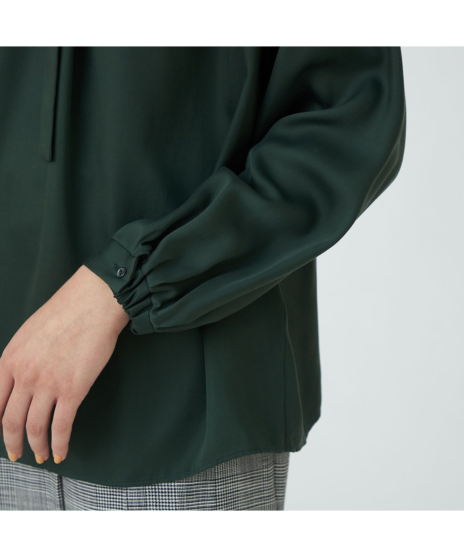 ウォッシャブルサテン ボウタイギャザーブラウス | maison